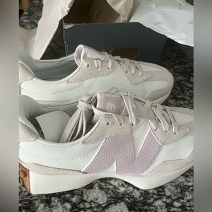 New Balance 327 Sneakers - Size 9 New in Box
